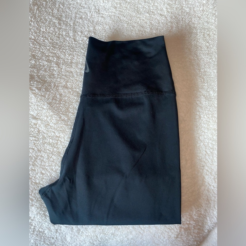 size medium nike black leggings.